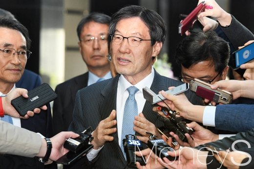 [머니S포토] 사의 표명 권오준 