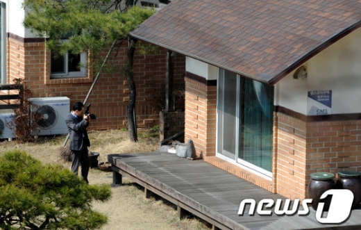 사회 지도층 인사에게 성접대를 했다는 의혹이 제기된 건설업자 윤중천씨의 강원도 원주 별장. /사진=뉴스1