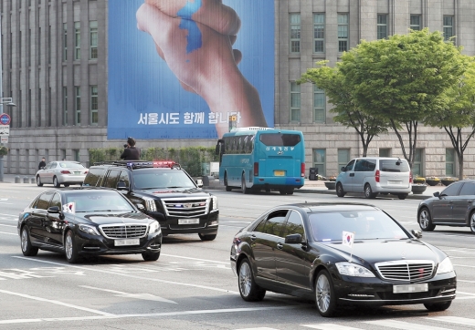 문재인 대통령이 남북정상회담을 위해 출발하고 있다. /사진=뉴스1