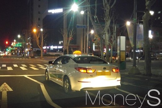 택시 지붕의 등이 빨간색이라면 경찰에 신고하자. /사진=박찬규 기자
