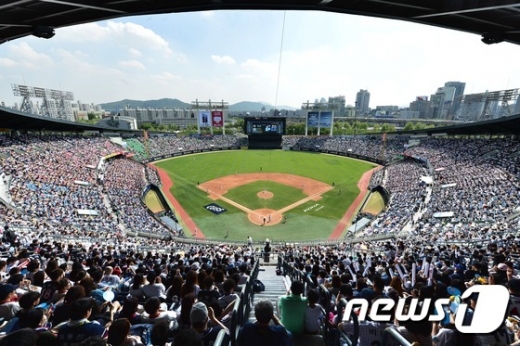 2017년 5월5일 어린이날 잠실 야구장 만원 관중./사진=뉴스1 