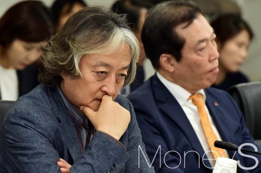 [머니S포토] 발언 경청하는 이상규 인터파크 사장