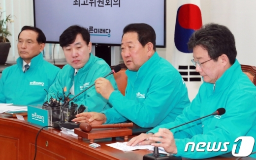 박주선 바른미래당 공동대표가 21일 서울 여의도 국회에서 열린 제40차 최고위원회의에서 모두발언을 하고 있다./사진=뉴스1