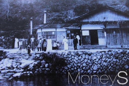1962년 망덕포구의 정병욱 가옥. /사진=박정웅 기자