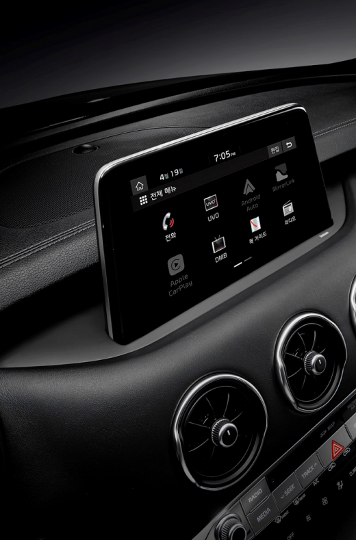 2019년형 기아 스팅어, 8인치 심리스 내비게이션. /사진제공=기아자동차