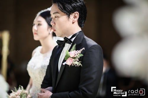 [★화보] 황현희 결혼, 13세 연하 아내와 웨딩마치… '행복한 새 신랑'