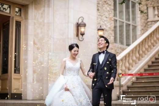 [★화보] 황현희 결혼, 13세 연하 아내와 웨딩마치… '행복한 새 신랑'