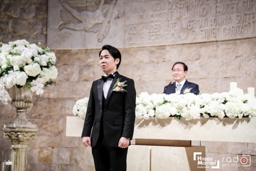 [★화보] 황현희 결혼, 13세 연하 아내와 웨딩마치… '행복한 새 신랑'