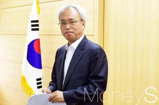 [머니S포토] 입 꽉 다문 문성현