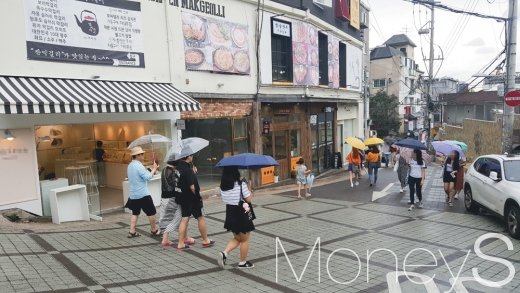 경리단길의 맛집 골목. /사진=김창성 기자