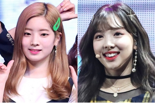 똑딱이핀을 착용한 트와이스 다현(왼쪽)과 실핀을 착용한 트와이스 나연. /사진=머니투데이DB