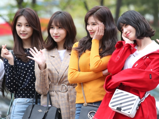 트와이스 쯔위(왼쪽부터), 미나, 사나, 모모/사진=뉴스1