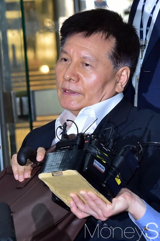 [머니S포토] '휠체어 답변'하는 이채필