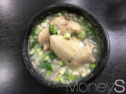 광화문과 경복궁 일대 식당의 삼계탕은 죄다 1만원을 훌쩍 넘는다. /사진=김경은 기자