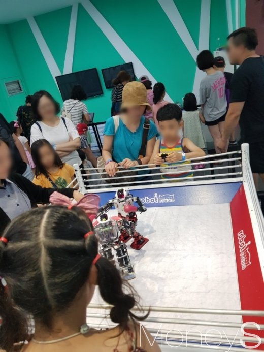[두문불출] 상상이 모락모락, 춘천 '토이로봇관'