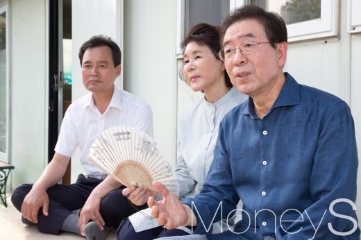 [머니S포토] 옥탑방 살이 시작 박원순, 강남·북 균형발전 방안 모색