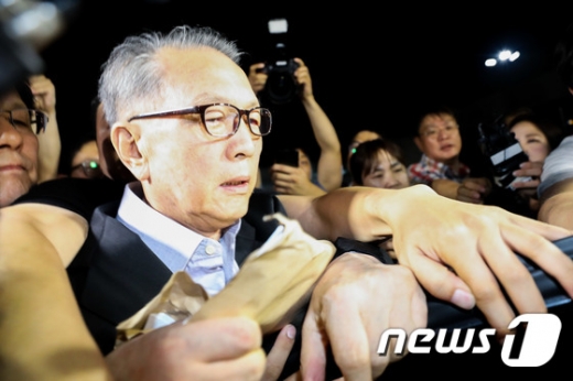 [속보] '재판거래' 의혹 김기춘 전 실장 검찰 출석