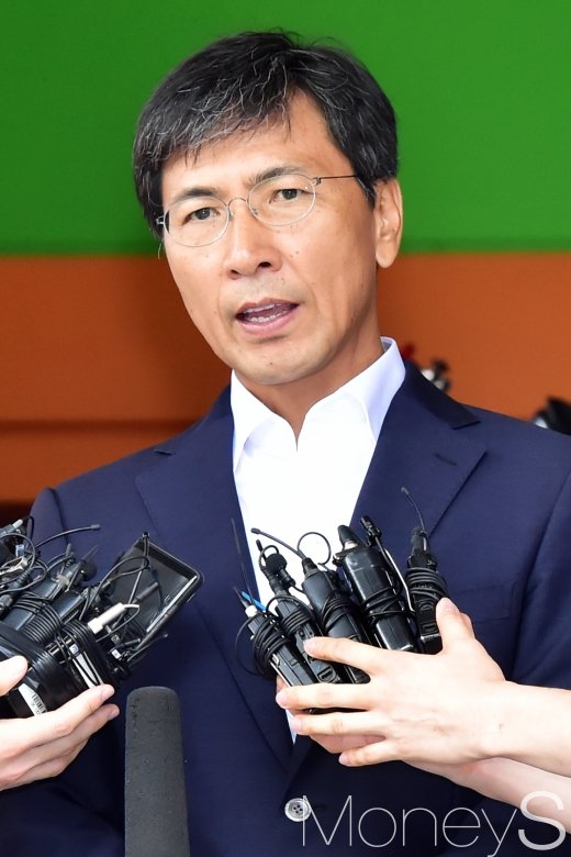 [머니S포토] 1심 공판 관련 입 뗀 안희정
