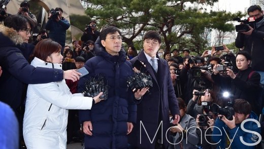 안희정 전 충남지사가 지난 3월9일 서울 마포구 서울서부지방검찰청에 자진 출석했다./사진=임한별 기자