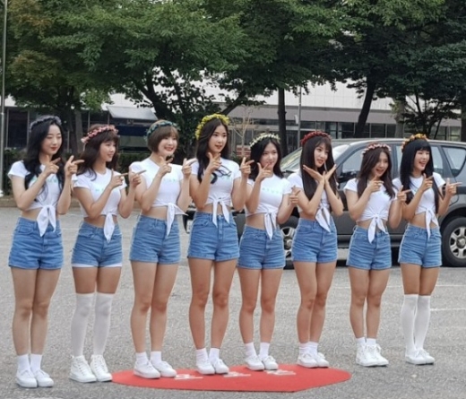 ▲네이처의 출근모습/사진=(주)n.CH엔터테인먼트