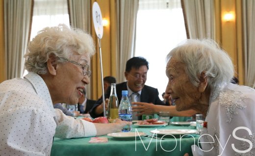 [머니S포토] 아쉬움 남는 남북이산가족 상봉 현장