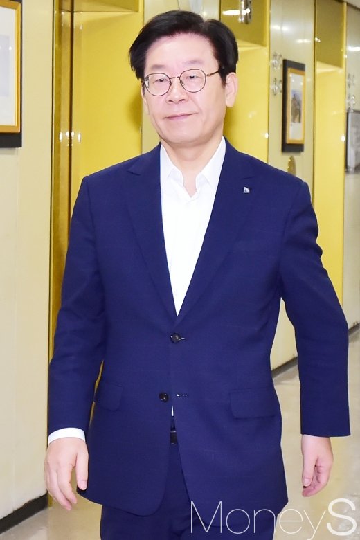 [머니S포토] 시‧도지사협의회 참석한 이재명