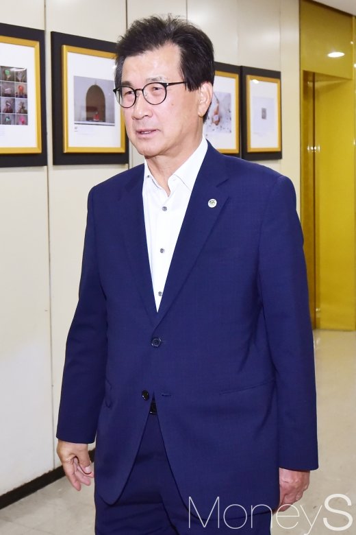 [머니S포토] 시‧도지사협의회 참석한 이시종 충북지사