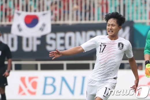 지난달 29일 아시안게임 남자축구 4강전 대한민국과 베트남의 경기에서 골을 넣고 환호하는 이승우. 2018.8.29/뉴스1 임세영 기자