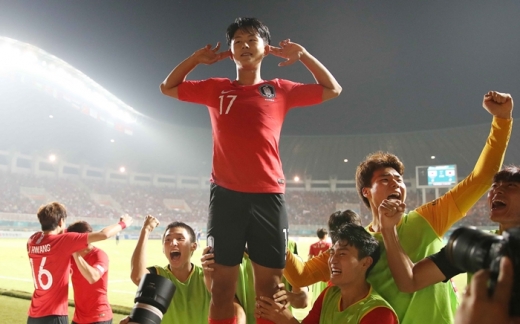 이승우가 일본과의 아시안게임 축구 결승전에서 선제골을 넣고 세레모니를 하고 있다. /사진=뉴스1 임세영 기자