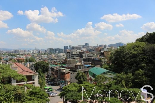 옥인시범아파트에서 바라본 수성동계곡과 서촌 일대. /사진=박정웅 기자