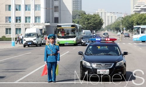 [머니S포토] 북한의 경찰은 어떤 모습?
