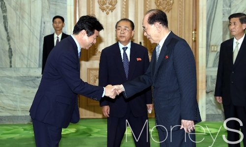 [머니S포토] 김영남 상임위원장과 김영춘 해양수산부 장관