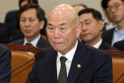 이효성 방송통신위원장이 지난 11일 국회에서 열린 과학기술정보방송통신위원회 국정감사에 출석해 의원들의 질의에 답하고 있다. /사진=뉴스1