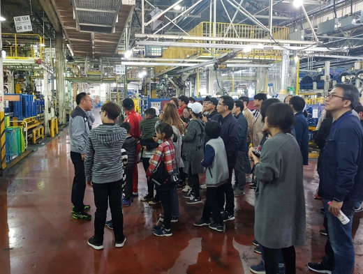 쌍용차 동호회 평택공장 견학 장면 /사진=쌍용차 제공