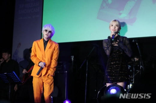 ̾Ƽ(Zion.T) 15   ϵ ϶ƮȦ   EPٹ(̴Ͼٹ) 'ZZZ' ̽ ĸ 座  Բ ŸƲ ' λϴ (Hello Tutorial)' âϰ ִ. /=ý