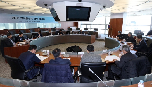 지난해 11월 가계통신비정책협의회는 가계통신비 절감을 위한 단말기 자급제 논의를 진행했다. /사진=뉴스1