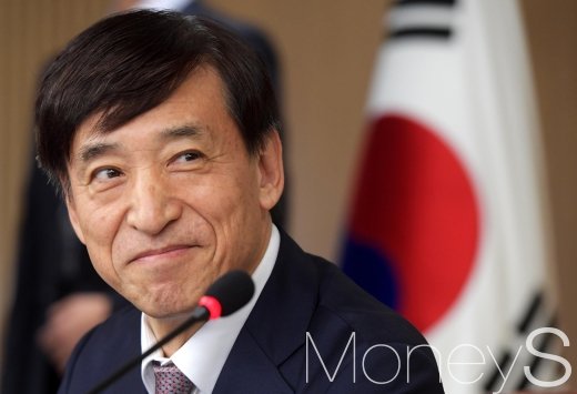 [머니S포토] 미소 번진 이주열 한은 총재