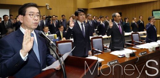 [머니S포토] 서울시 국감, 시작부터 공방