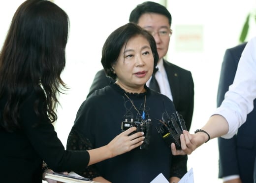 현정은 현대그룹 회장이 지난달 8월3일 금강산에서 열린 고(故) 정몽헌 전 회장의 15주기 추모행사를 마친 뒤 강원도 고성군 동해선 남북출입사무소(CIQ)를 통해 입경해 방북결과를 발표하고 있다. /사진=뉴스1 고재교 기자 