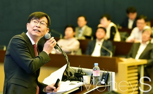 [머니S포토] 공정거래 정책 강연하는 김상조