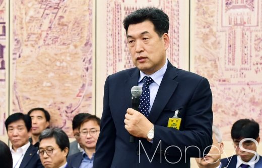 [머니S포토] 증인 출석한 전명규 전 대한빙상연맹 부회장