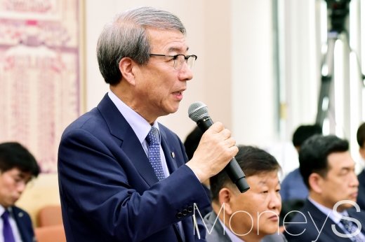 23일 열린 문화체육관광위원회 국정감사에 출석한 정운찬 한국야구위원회(KBO) 총재./사진=임한별 기자