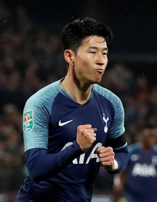 지난 1일(한국시간) 영국 런던 스타디움에서 열린 2018-2019시즌 카라바오 컵 16강에서 홈팀 웨스트햄 유나이티드를 상대로 시즌 첫 골을 넣은 후 주먹을 불끈 쥔 토트넘 핫스퍼의 손흥민 ./사진=로이터