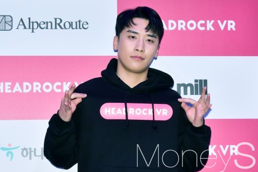 [머니S포토] 디렉터로 변신한 승리, '헤드락 VR 론칭힙니다'