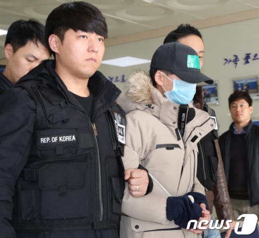 지난 13일 오후 인천의 한 아파트 옥상에서 또래 학생을 집단폭행하고 추락사하게 한 가해 학생 A군./사진=뉴스1 