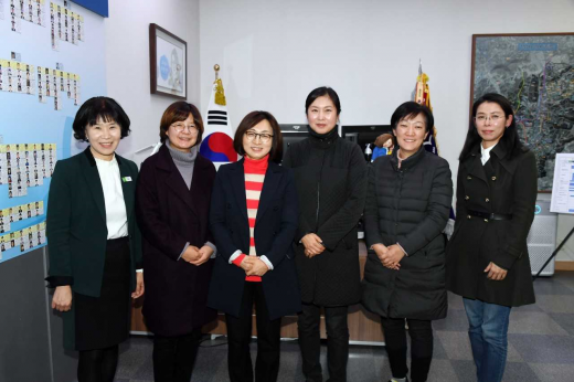 은수미 성남시장(왼쪽 세번째)이 성남여성네트워크 대표들과 간담회를 진행했다. /사진=성남시