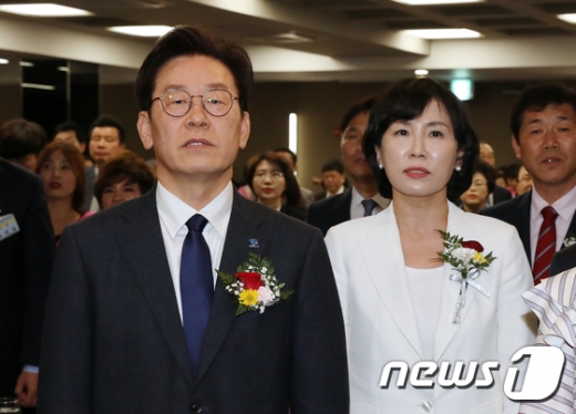 이재명 경기지사(왼쪽)와 부인 김혜경씨. /사진=뉴스1