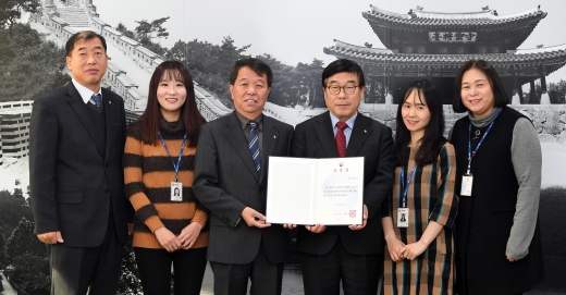 ▲19일 경기도 광주시가 보육사업 우수기관으로 선정되어 보건복지부 장관 표창을 수상했다. / 사진제공=광주시청