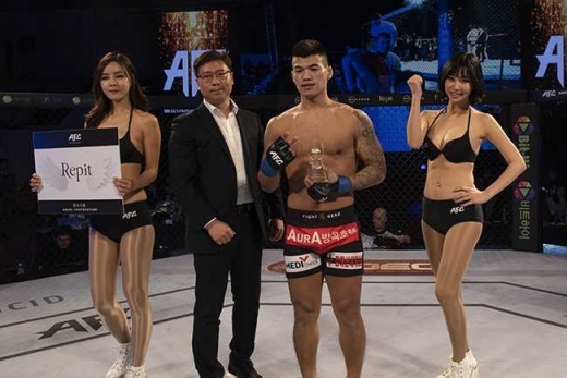  17   KBSƷ Ư   "AFC 09&   2" ȸ濡 1 TKO ¸ ŵ ( 2°)./=AFC 
