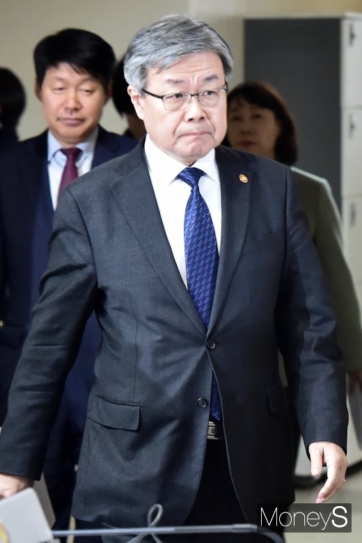 [머니S포토] 노동부, 최저임금 결정체계 개편 관련 발표